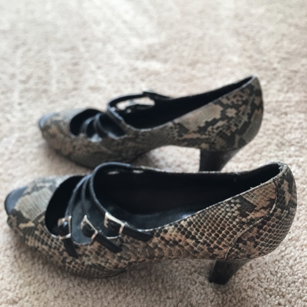 Naturalizer Dress shoes, snake print, BNWOT